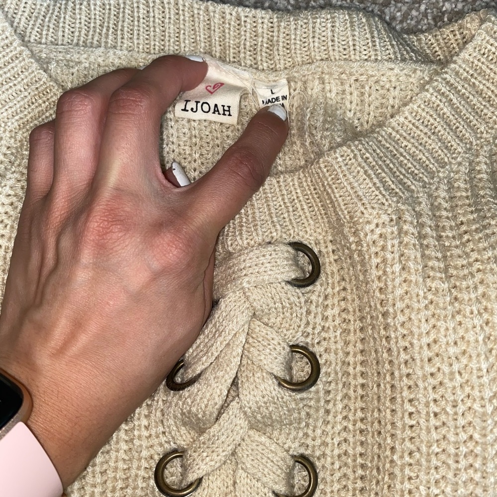 Sweater - Picture 4 of 4